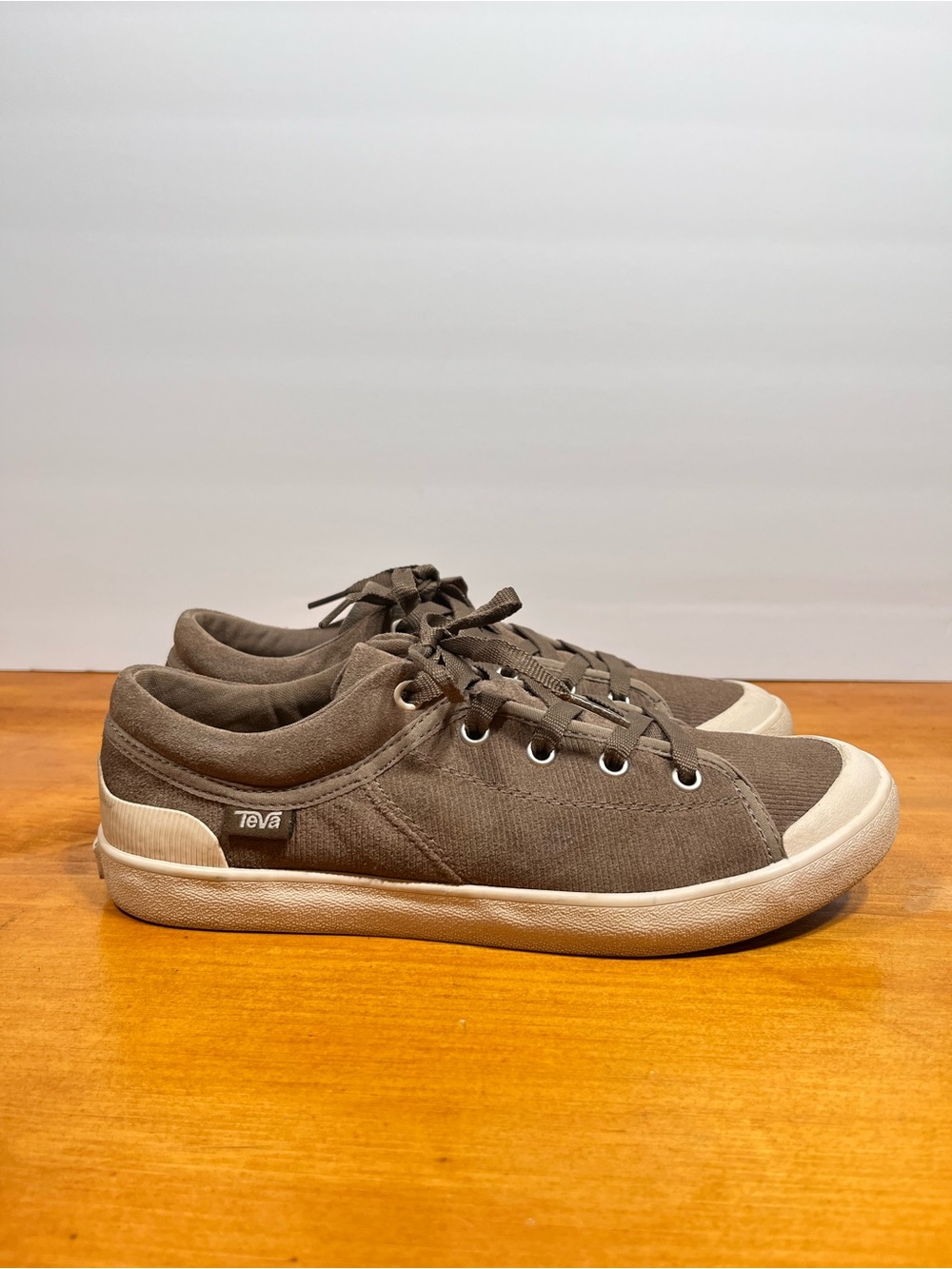 Teva Women’s Freewheel Corduroy low-top Casual Sneaker Taupe Canvas